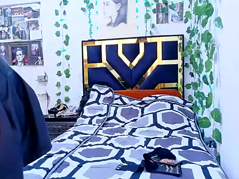 lucywhite13 online show from October 12, 4:09 pm