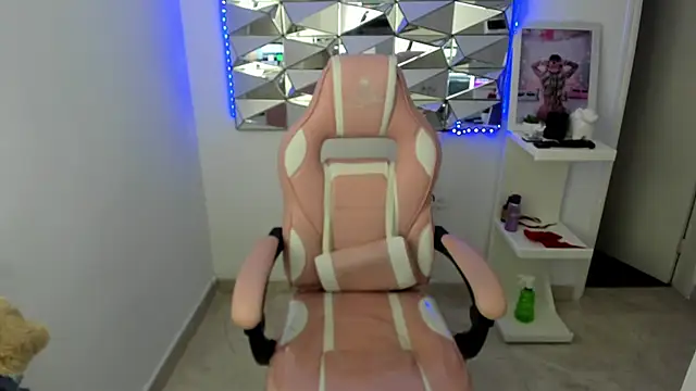 camixxx m online show from November 19, 1:11 pm