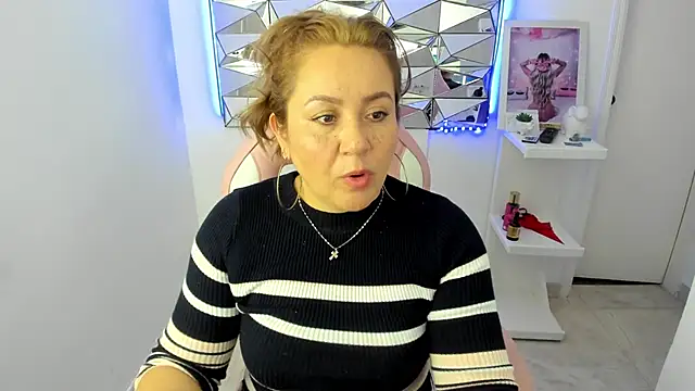 camixxx m online show from December 5, 1:56 pm