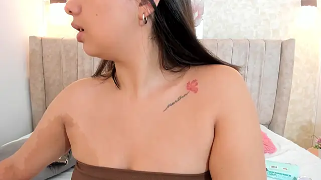 thamiina  online show from February 17, 7:02 pm