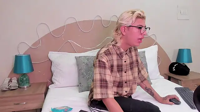 Enrrixxx  online show from November 3, 8:24 pm