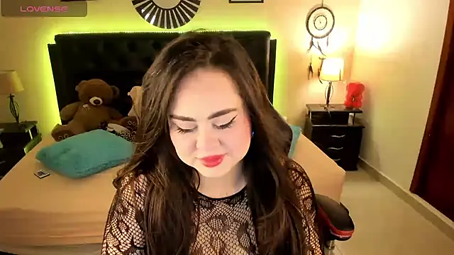 LolaVillalobos online show from July 1, 3:00 pm