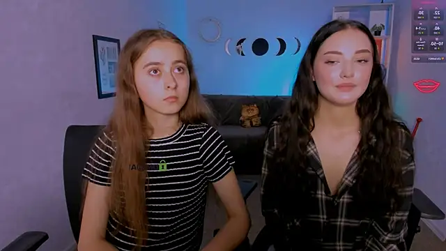 Snapshot of miki-niki chatting on October 9, 2:21 pm miki-niki online show from October 9, 2:21 pm