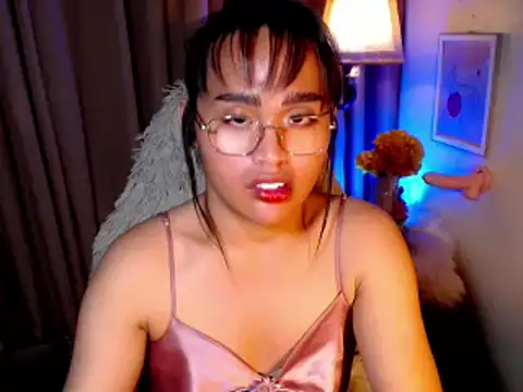 urmidnightcravingsxx online show from April 26, 9:45 pm