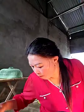 yoowwmr online show from December 18, 1:32 am