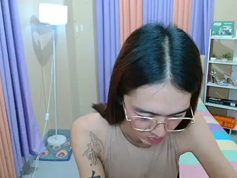XxTsUncutAskaxX online show from June 4, 2:43 pm