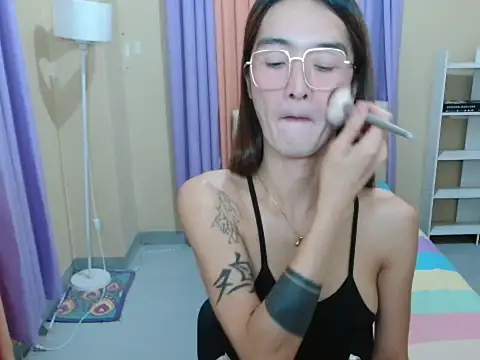 XxTsUncutAskaxX online show from June 12, 4:42 am