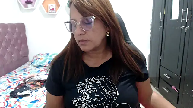 cristydirtyhot online show from November 26, 7:04 pm