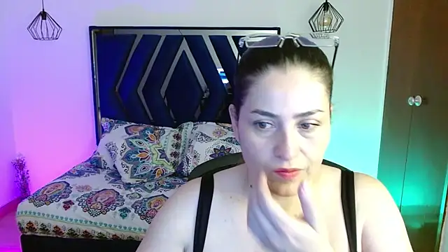 Snapshot of dayanhank chatting on October 10, 2:38 am dayanhank online show from October 10, 2:38 am