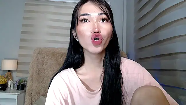 Snapshot of lovelychanel69xx chatting on October 5, 11:21 pm lovelychanel69xx online show from October 5, 11:21 pm