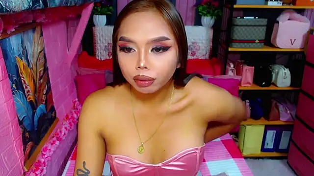 Snapshot of MoniqueCeleste chatting on October 6, 4:07 am MoniqueCeleste online show from October 6, 4:07 am