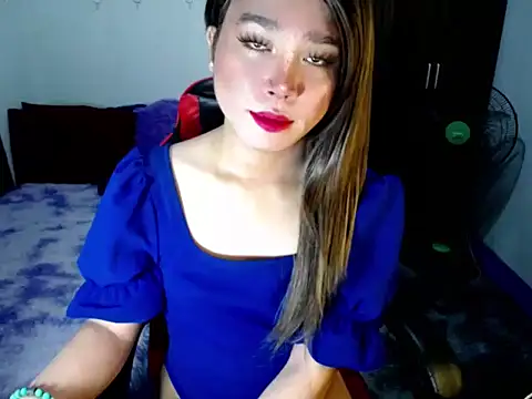 Urassiansweetcummer online show from November 18, 1:39 am