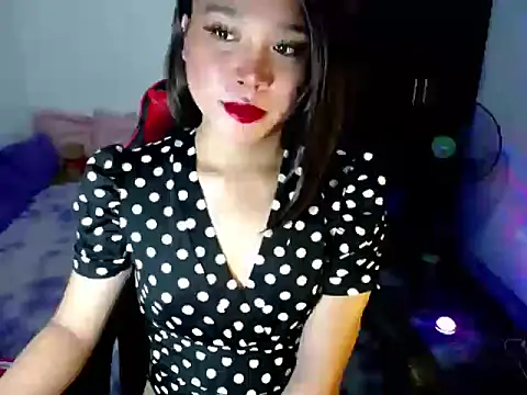 Urassiansweetcummer online show from June 15, 1:39 am