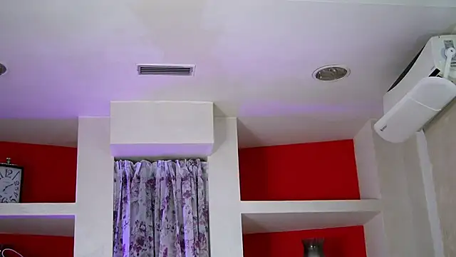 SarraRay online show from December 1, 6:10 pm