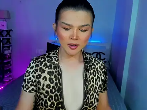 Sweetestcandyx  online show from May 11, 3:18 pm