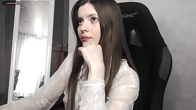 cute elfy  online show from October 3, 2:00 pm