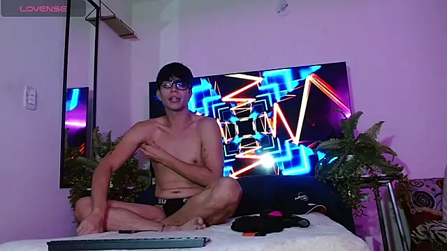 Dylann west online show from April 25, 4:26 am