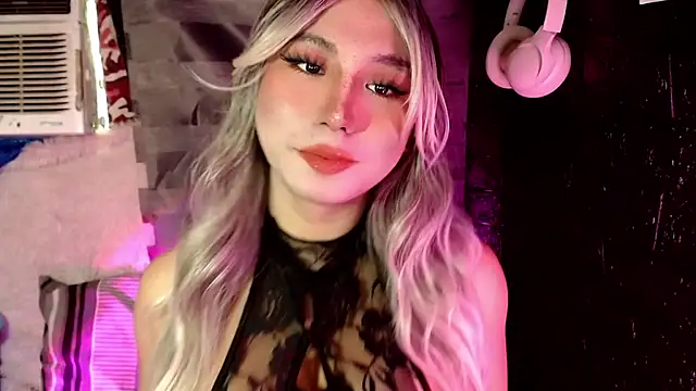 UrhotlucyTS online show from October 28, 6:08 am