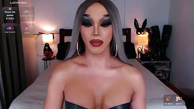 xQueenElektrax online show from December 16, 8:20 am