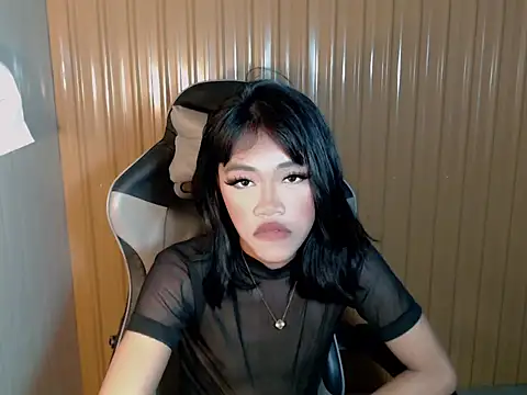 urcurlydiva online show from April 12, 1:25 pm