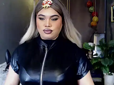 KitSmithCumerr online show from December 3, 6:32 pm