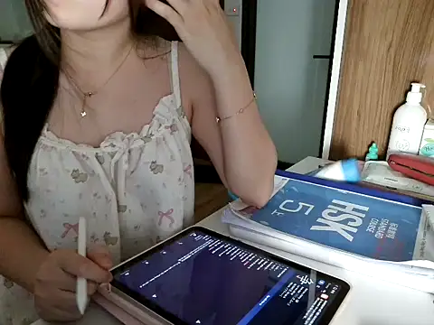 Linzly online show from May 29, 3:48 am