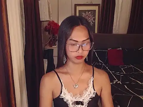 Nathalieheartt online show from June 17, 6:37 am