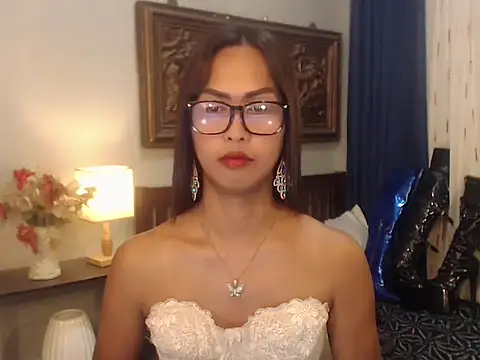 Nathalieheartt online show from June 25, 7:24 am