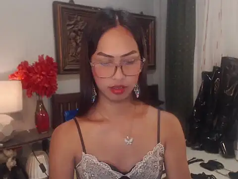 Nathalieheartt online show from August 2, 1:47 pm