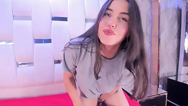 HannaCollins  online show from September 14, 1:42 pm