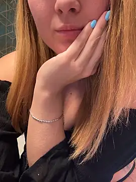 Velvetnoir21 online show from November 19, 11:05 pm