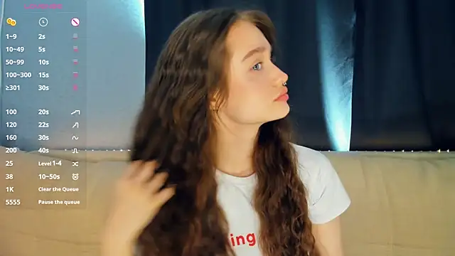 lovelyalivia online show from April 1, 8:15 am