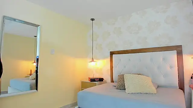 IRISCLARK1 online show from July 22, 7:26 pm