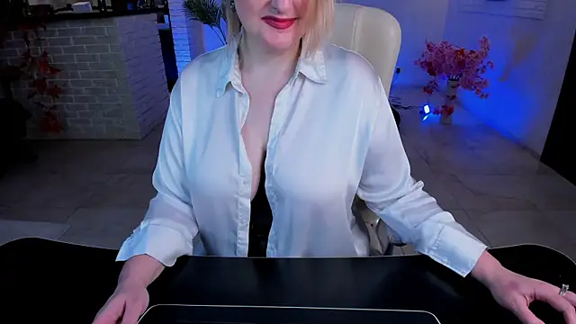 MariemLui online show from November 30, 4:00 pm