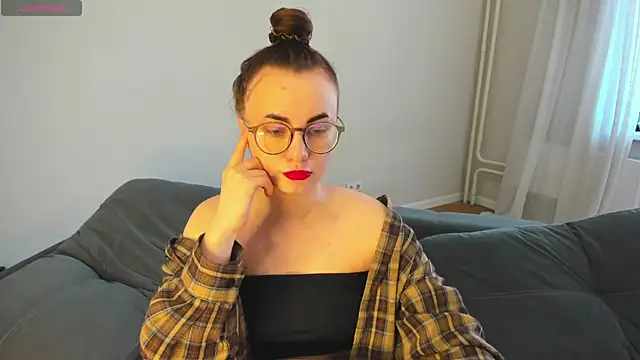 MewStella online show from April 28, 8:18 am