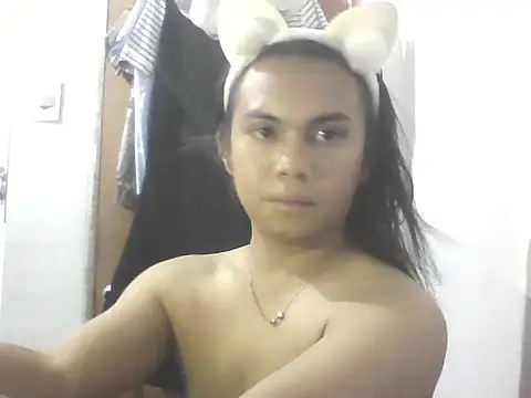 Snapshot of Asian_ashley04 chatting on April 14, 8:47 am Asian ashley04 online show from April 14, 8:47 am