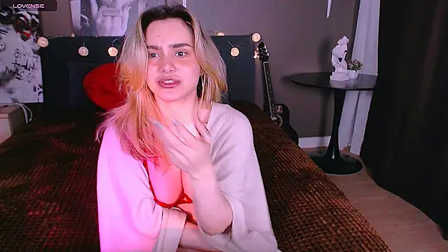 Chloe Ravens online show from September 11, 8:20 pm