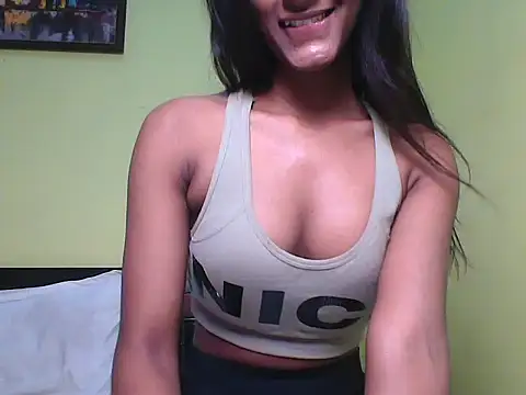 Snapshot of mickle_james chatting on September 15, 7:32 pm mickle james online show from September 15, 7:32 pm