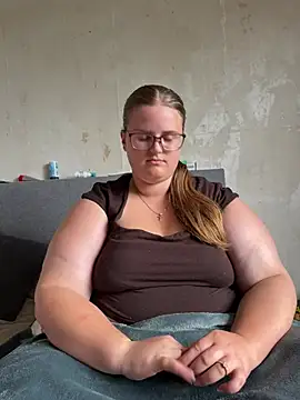 CurvyPaar2 online show from July 30, 3:35 pm