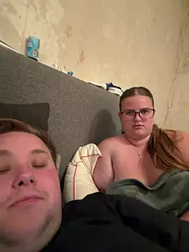 CurvyPaar2 online show from August 1, 8:44 pm