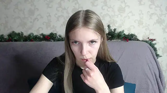 HitGyrl online show from December 18, 2:22 pm