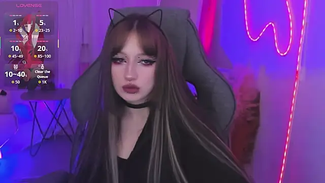 LiliLuna online show from March 18, 1:27 pm