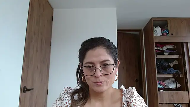 Snapshot of linda-mature43 chatting on September 12, 6:26 pm linda-mature43 online show from September 12, 6:26 pm