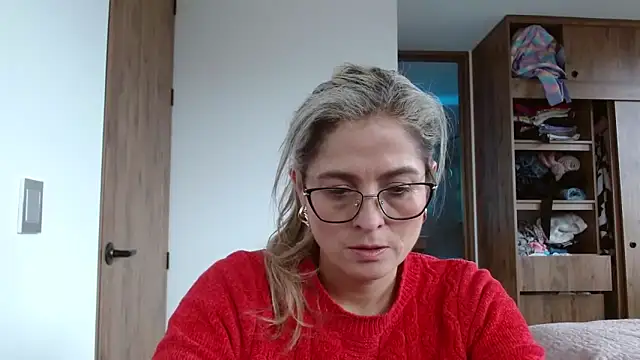 Snapshot of linda-mature43 chatting on September 15, 6:48 pm linda-mature43 online show from September 15, 6:48 pm
