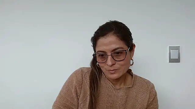 Snapshot of linda-mature43 chatting on September 11, 5:02 pm linda-mature43 online show from September 11, 5:02 pm
