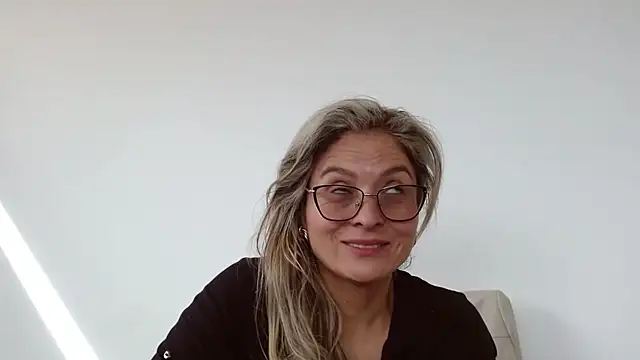Snapshot of linda-mature43 chatting on September 16, 7:55 pm linda-mature43 online show from September 16, 7:55 pm