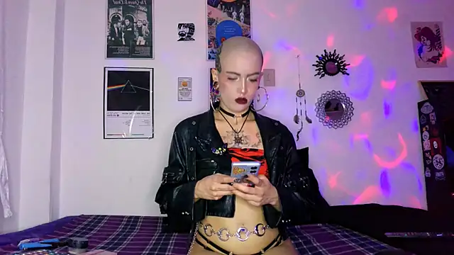 plutonbluemooon333 online show from September 26, 11:56 pm