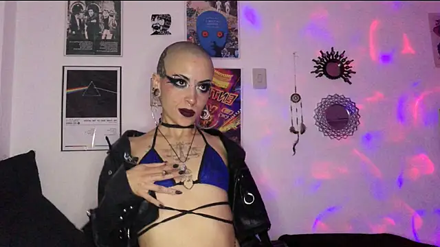 plutonbluemooon333 online show from February 20, 12:31 am