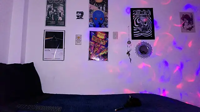 plutonbluemooon333 online show from December 2, 2:24 am