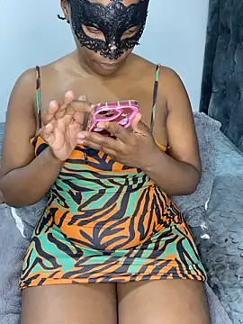 wellbuiltDiosa online show from October 2, 9:09 pm